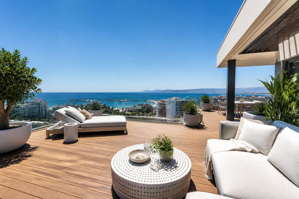 Terraza de ático con vistas al mar Mediterráneo